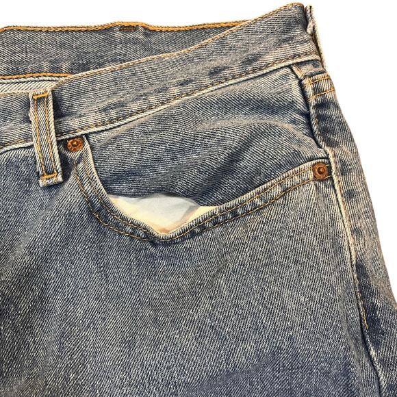 Levis 550 Jeans Mens 38x32 Blue Relaxed Fit Straight Leg Light Wash - Picture 1 of 7